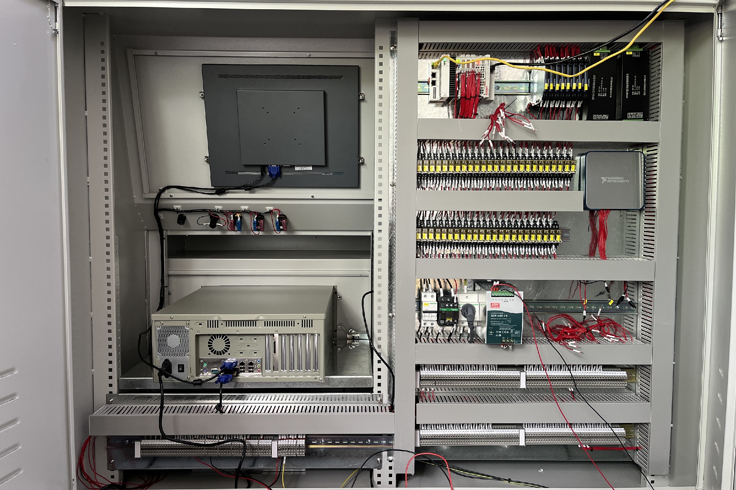 晨光集團(tuán)控制柜操作臺(tái)案例